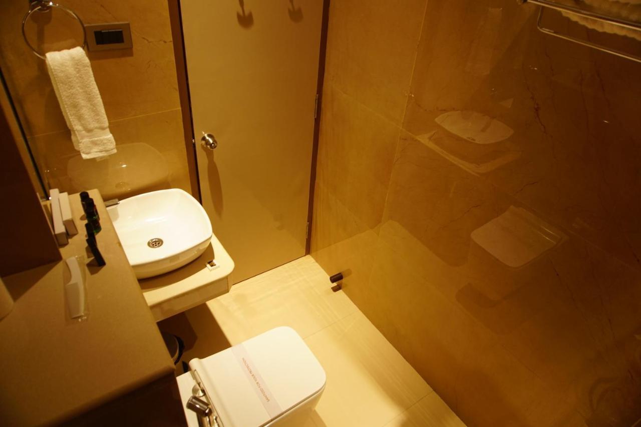 Red Orchid Kanpur Exterior foto